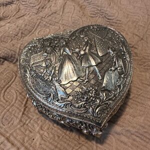 Vintage-Style Silver Heart Jewelry Box - Decorative Jewelry Organizer
